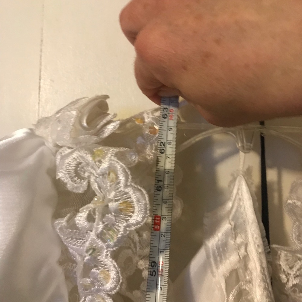 Vintage Alfred Angelo Beautiful Sequined Full Length Puff Sleeved Wedding Gown. - Picture 8 of 17